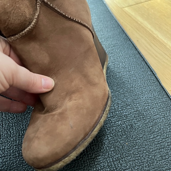 UGG platform Boot -Size 6 -Fur Lining - Picture 2 of 7